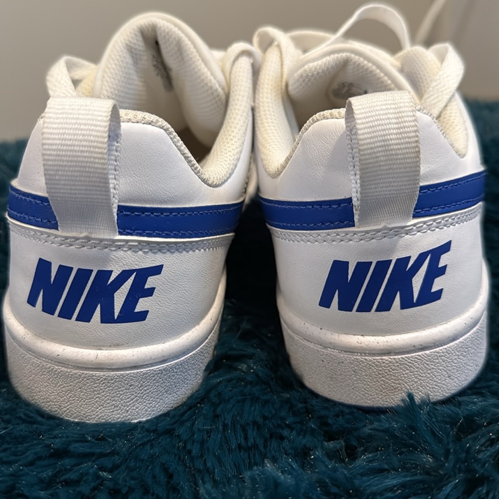 Nike - Picture 4 of 5